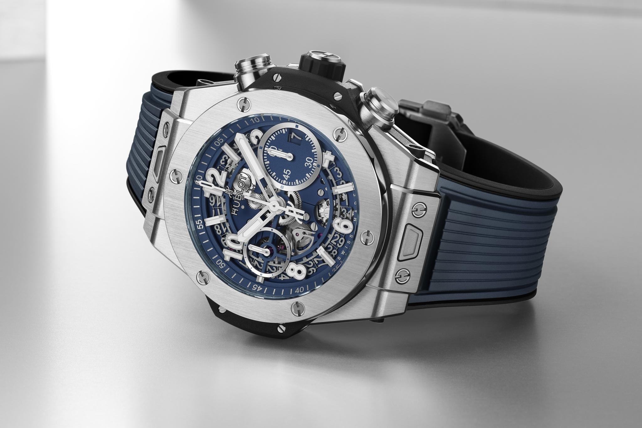 Big Bang Unico Titanium Blue 42 mm lifestyle shot