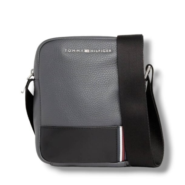 ‎شنطة كروس رجالي جلد من تومي هيلفيغير